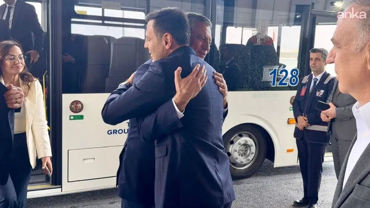 Son dakika… Özgür Özel İstanbul’a geldi: Özgür Çelik böyle karşıladı! – Son Dakika Siyaset Haberleri