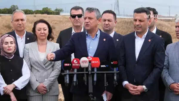 Son dakika… Özgür Özel, Erdoğan’ın Trump’tan ne aldığını açıkladı: ‘Müttefikten müşteri yaratmış, Trump beni o kadar övse yerin dibine girerim!’ – Son Dakika Siyaset Haberleri Son dakika… Özgür Özel, Erdoğan’ın Trump’tan ne aldığını açıkladı: ‘Müttefikten müşteri yaratmış, Trump beni o kadar övse yerin dibine girerim!’ – Son Dakika Siyaset Haberleri