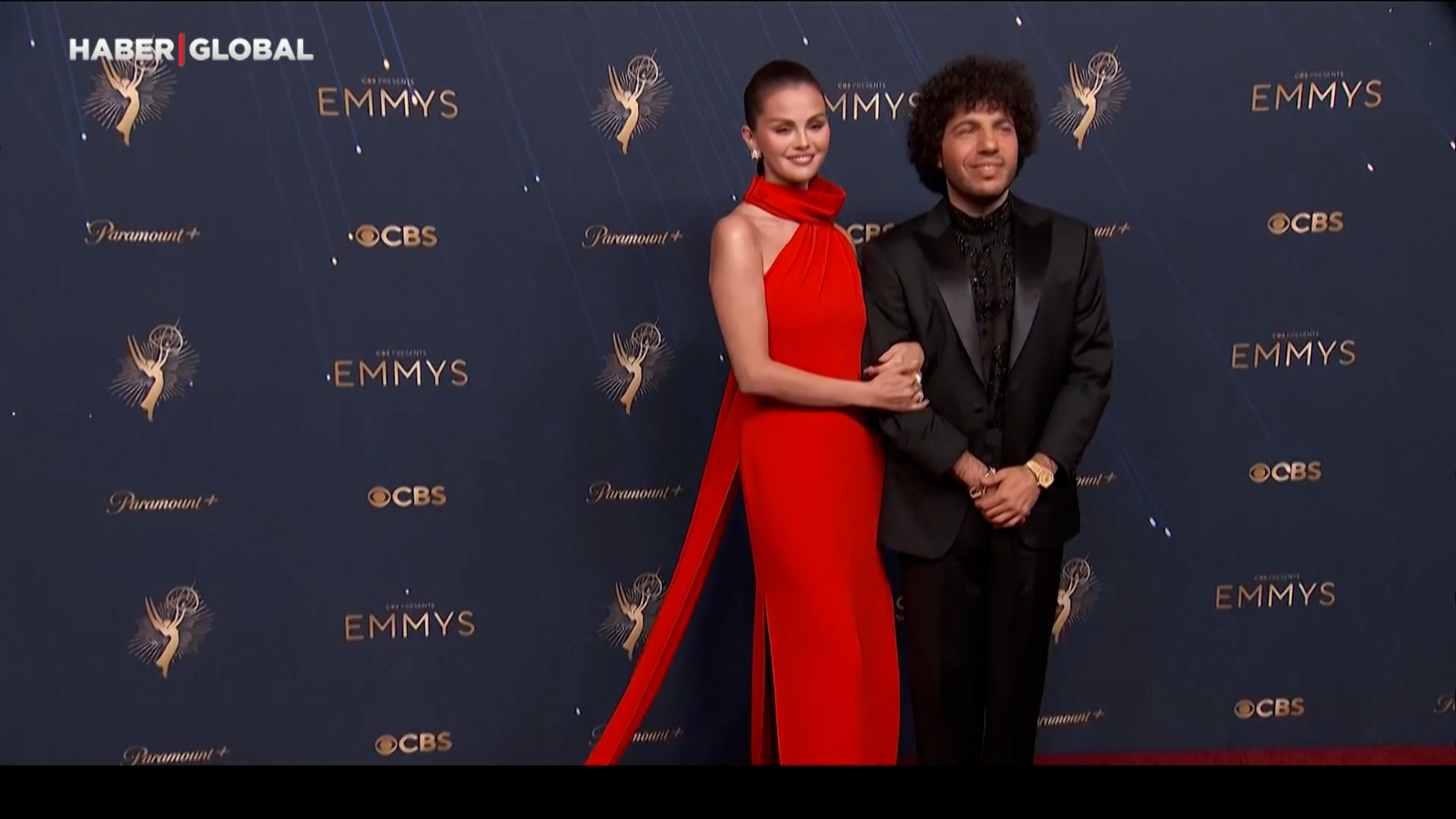 Şarkıcı Selena Gomez ve müzik yapımcısı Benny Blanco evlendi Şarkıcı Selena Gomez ve müzik yapımcısı Benny Blanco evlendi