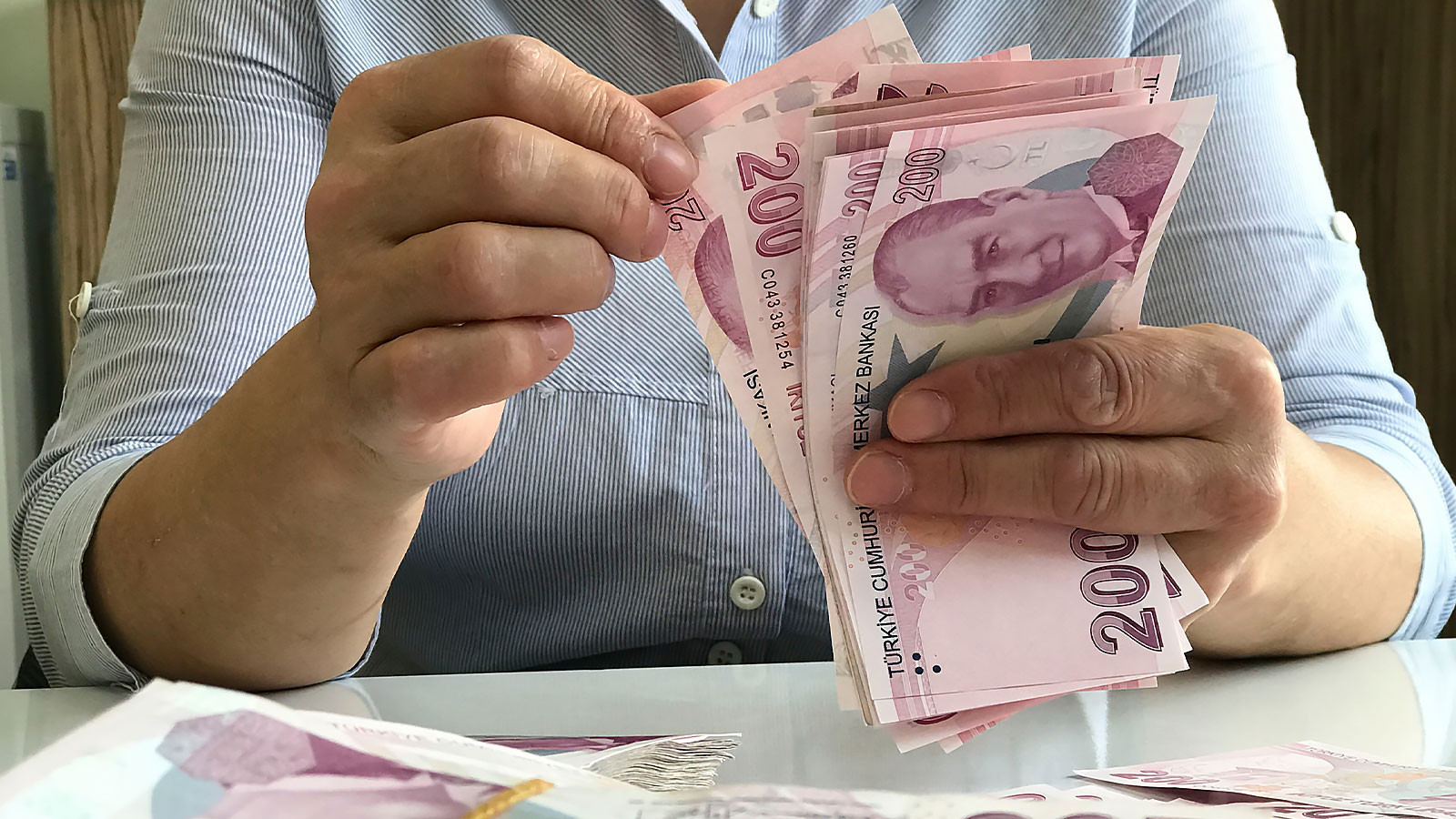 Ekonomik bulmaca, enflasyon ısrarcı büyüme yorgun! Ekonomik bulmaca, enflasyon ısrarcı büyüme yorgun!