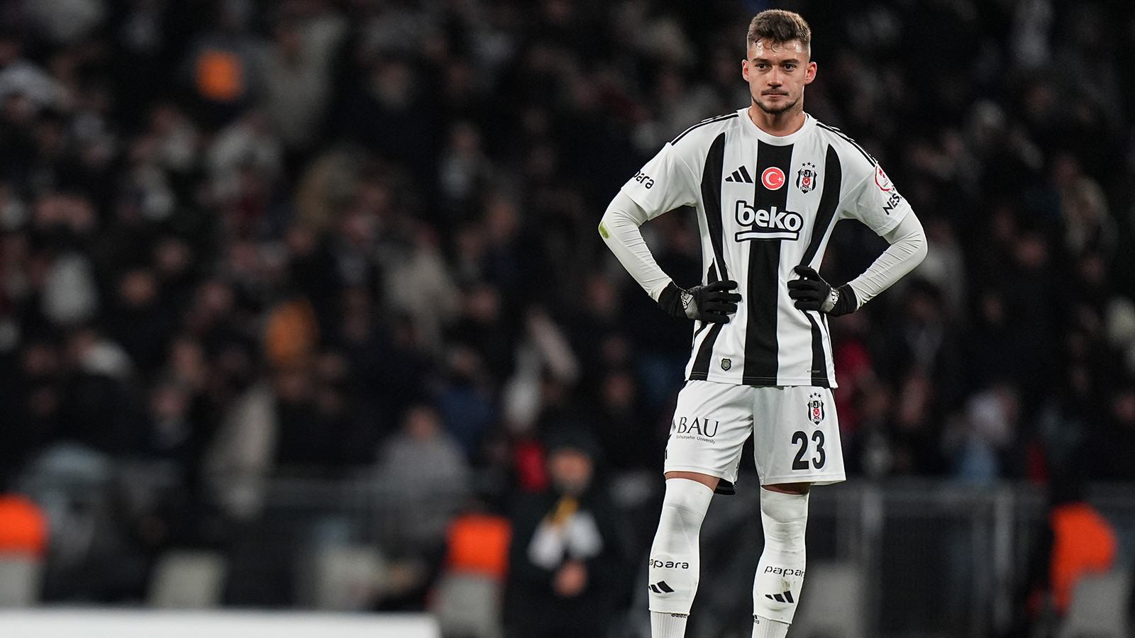 Trabzonspor, Beşiktaş'tan Ernest Muçi'yi kadrosuna katmaya çok yakın