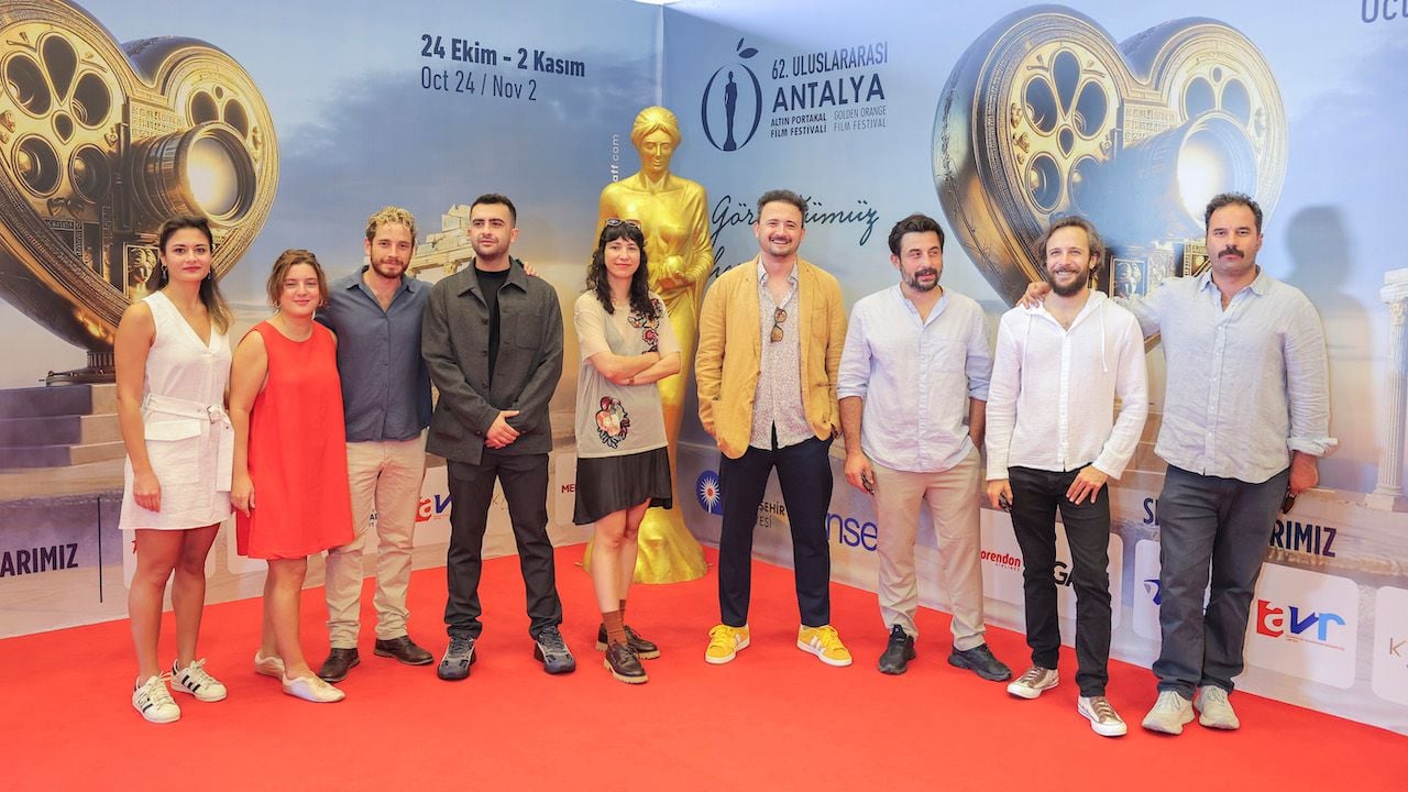 Altın Portakal’da Ulusal Yarışma Başladı: “Sahibinden Rahmet” ve “Barselo” İzleyiciyle Buluştu