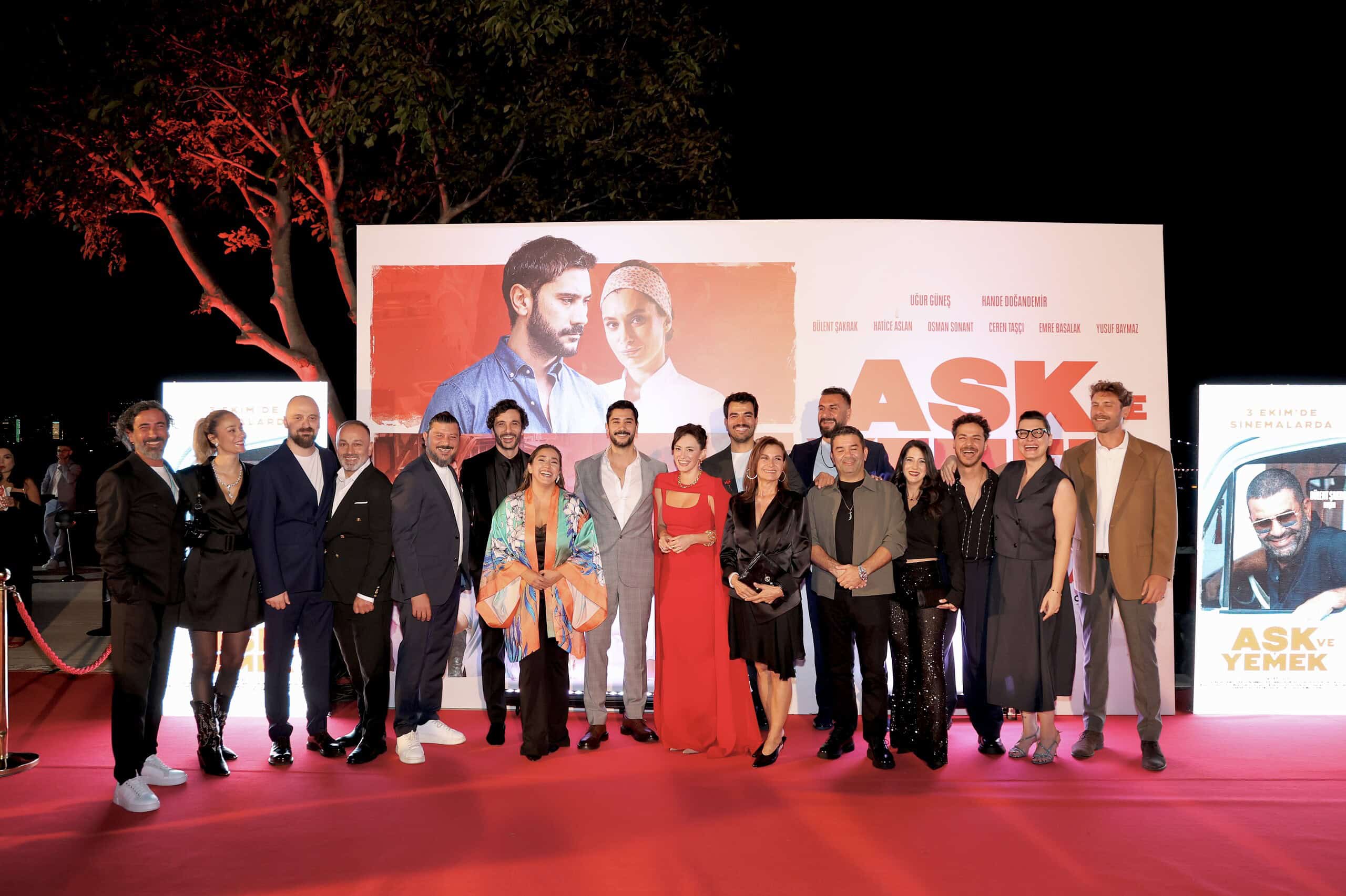 Merakla beklenen ve sezonun en eğlenceli yapımlarından biri olan “Aşk ve Yemek” filminin galası gerçekleşti! Merakla beklenen ve sezonun en eğlenceli yapımlarından biri olan “Aşk ve Yemek” filminin galası gerçekleşti!