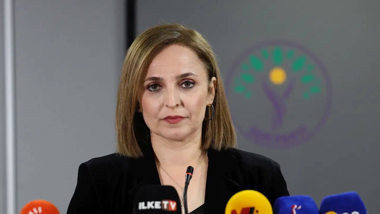 DEM Partisi Sözcüsü Ayşegül Doğan’dan Müsavat Dervişoğlu’na: ‘Kan, savaş, ölüm sizin pusulanız’ – Son Dakika Siyaset Haberleri