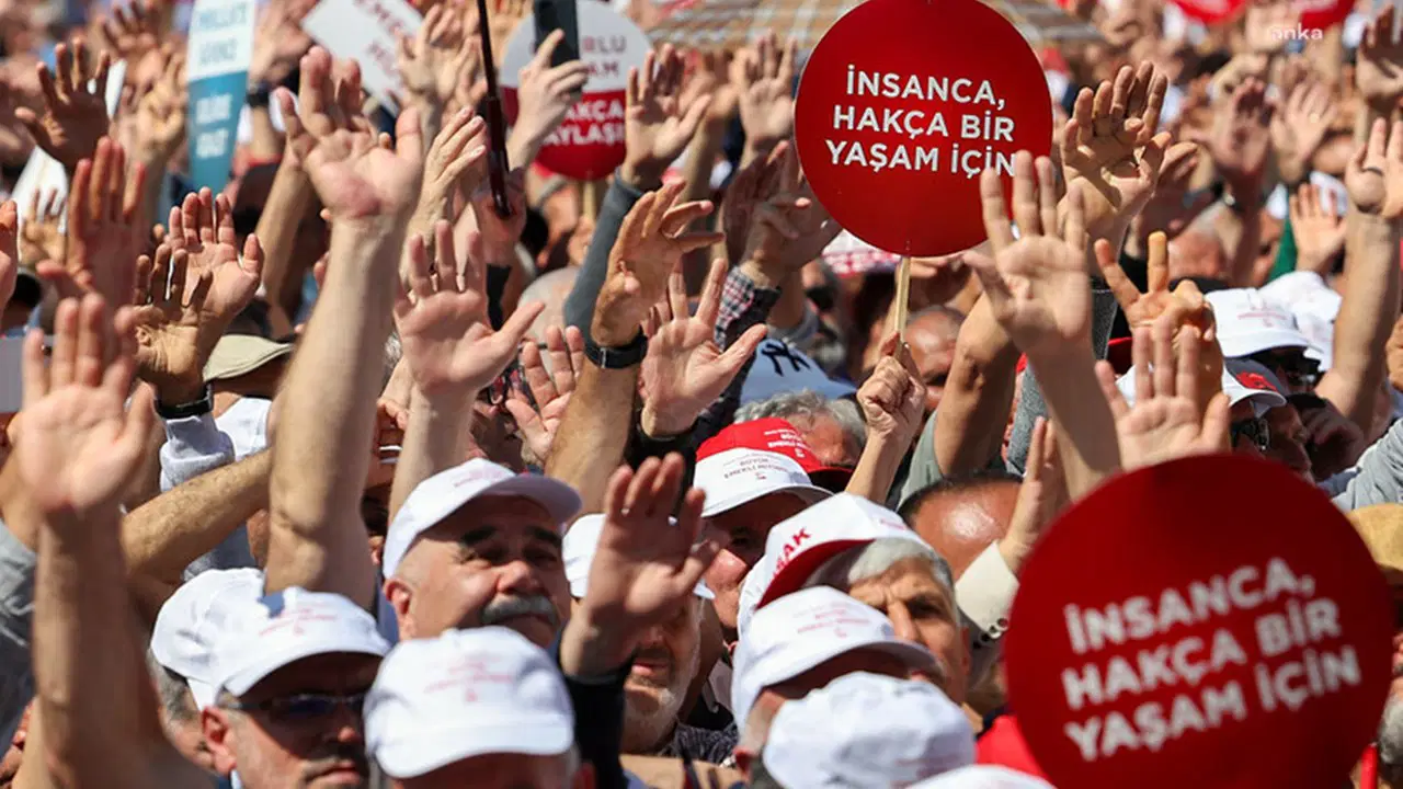 Son araştırmada çarpıcı sonuçlar: Geçim derdi ezip geçiyor! – Son Dakika Siyaset Haberleri