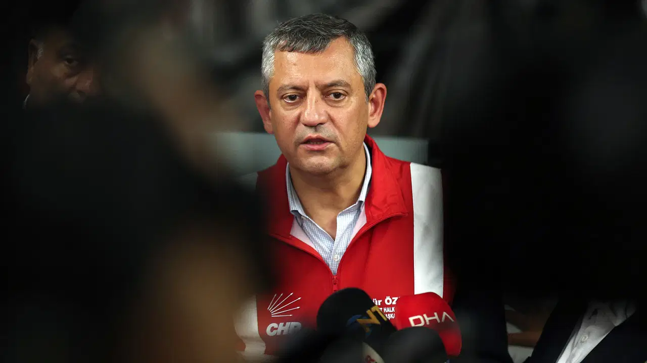 Özgür Özel test sürüşünde tek tek anlattı: ‘İBB’nin haczedilemez hesaplarına yandaş şirketin talebiyle haciz kondu’ – Son Dakika Siyaset Haberleri