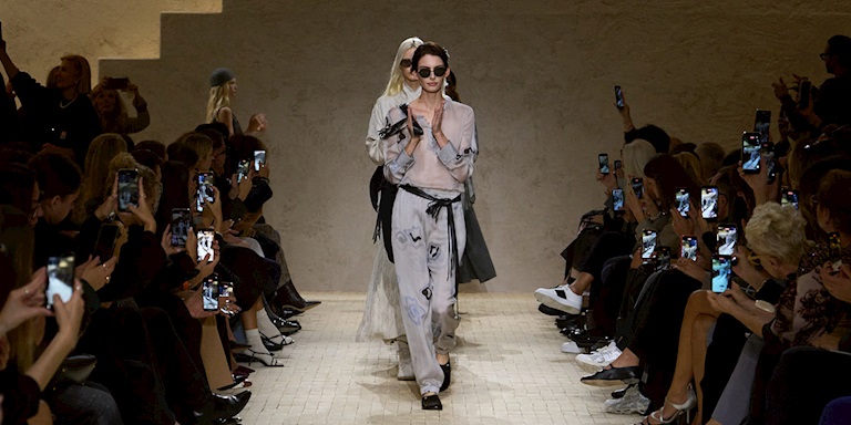 Milano Moda Haftası: Emporio Armani İlkbahar/Yaz 2026 Milano Moda Haftası: Emporio Armani İlkbahar/Yaz 2026