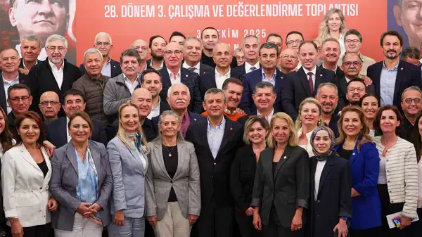 AKP ile makası giderek açan CHP, 20’den fazla şirkete göre merkez parti kimliği kazanıyor: İktidar olma hesapları – Son Dakika Siyaset Haberleri AKP ile makası giderek açan CHP, 20’den fazla şirkete göre merkez parti kimliği kazanıyor: İktidar olma hesapları – Son Dakika Siyaset Haberleri