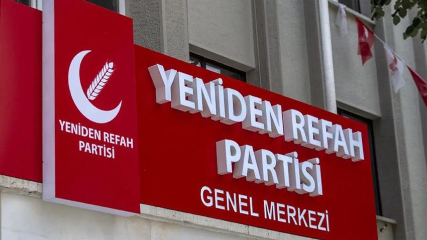 Yeniden Refah Parti'nde istifa depremi!