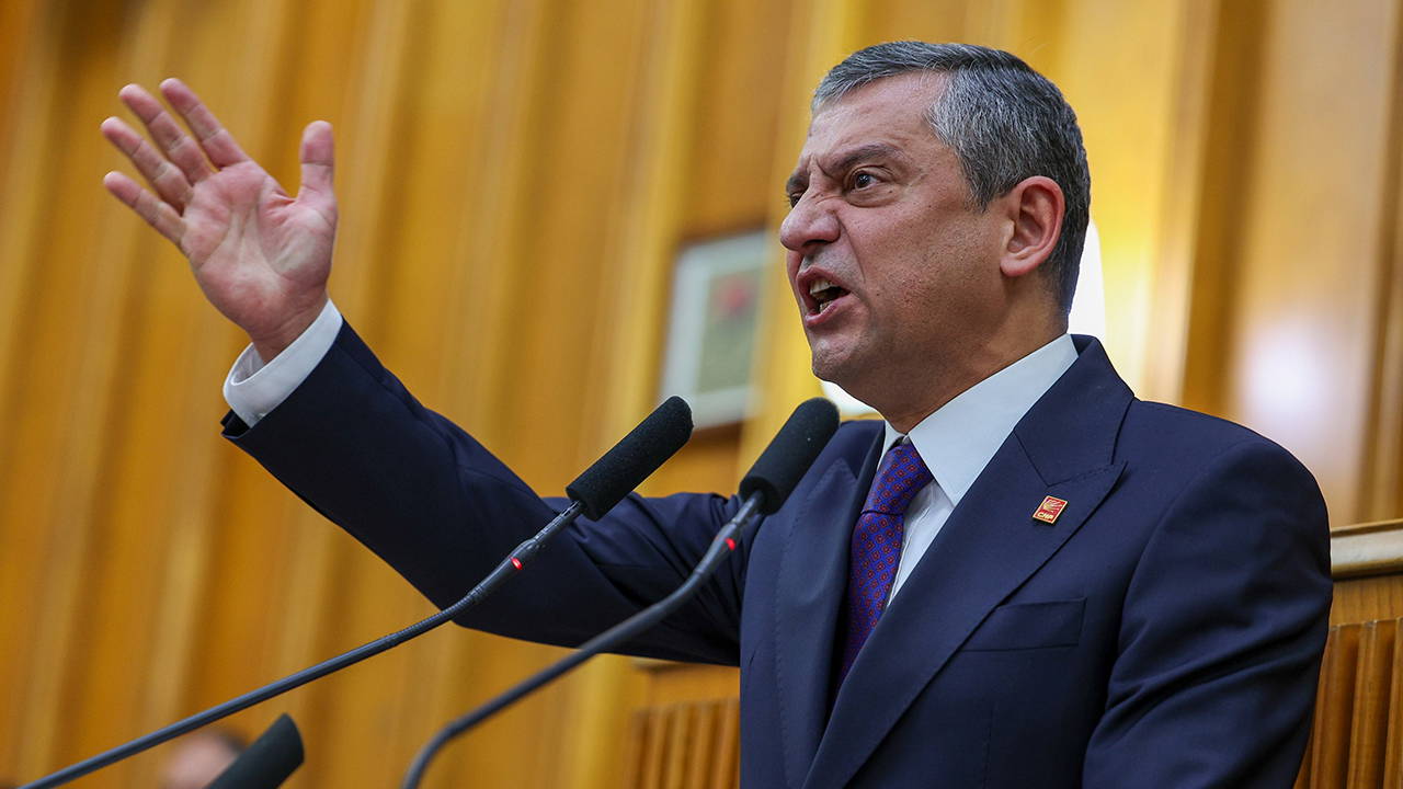 Son dakika… Özgür Özel’den kürsüde ‘Aziz İhsan Aktaş iddianamesi’ tepkisi! Erdoğan’a seslendi: ‘Yazıklar olsun iftiralarına! Yeter, düş yakamızdan!’ – Son Dakika Siyaset Haberleri