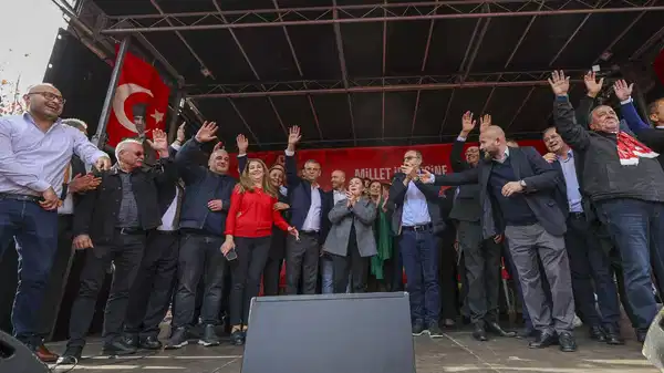CHP’nin Brüksel mitinginde Avrupalı sosyal demokrat liderlerden destek mesajları: ‘Demokrasiyi savunanları savunun’ – Son Dakika Siyaset Haberleri