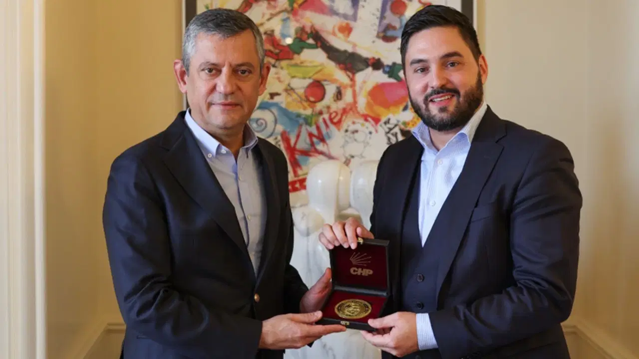 Özgür Özel, İsviçre’de SP Lideri Cedric Wermuth ile bir araya geldi – Son Dakika Siyaset Haberleri Özgür Özel, İsviçre’de SP Lideri Cedric Wermuth ile bir araya geldi – Son Dakika Siyaset Haberleri