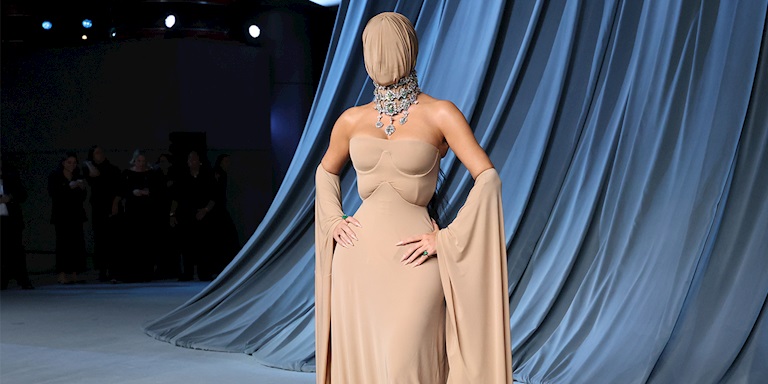 Academy Museum Gala 2025: Hollywood’un Yıldızları ve Moda Dünyası Los Angeles’ta Buluştu