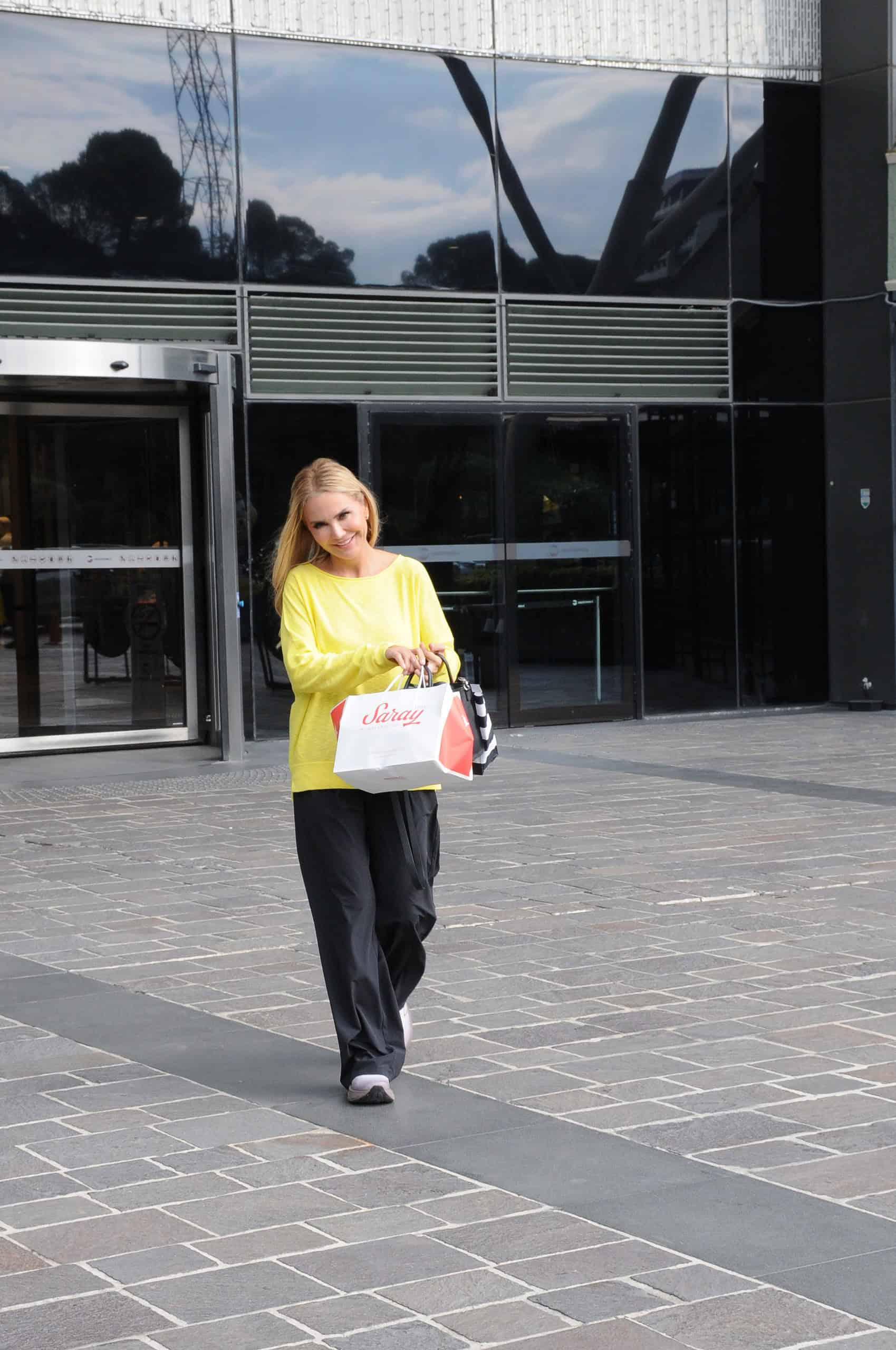 Ünlülerin AVM gezileri kameralara yansıdı!