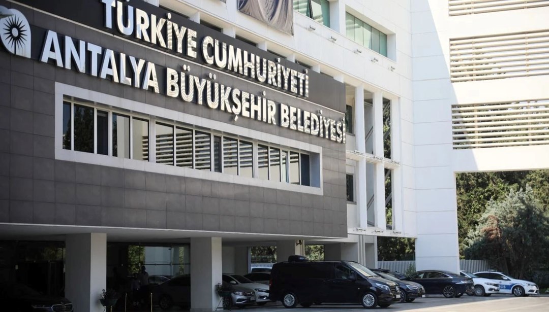Antalya Büyükşehir Belediyesi’ne 7. dalga operasyon: Gözaltındaki 6 kişiden 3’ü tutuklandı