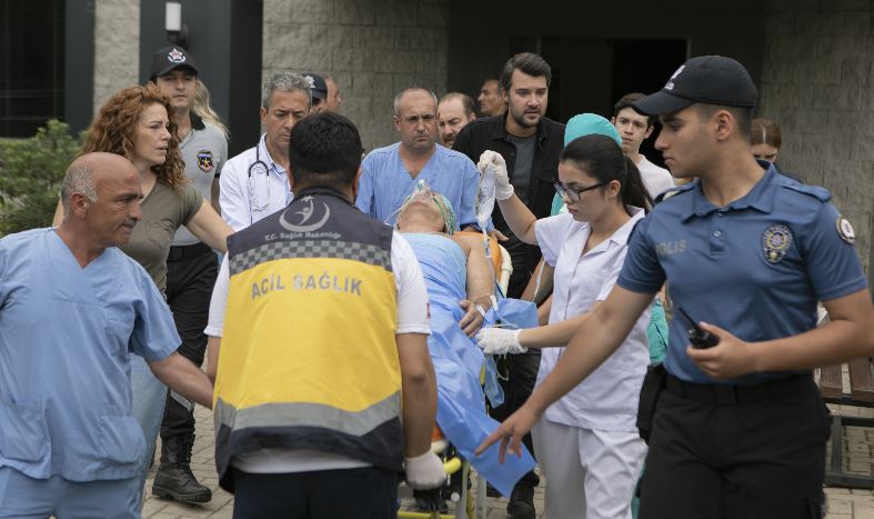 Arka Sokaklar dizisinde Hüsnü Çoban meselesi gündemi belirledi! Arka Sokaklar dizisinde Hüsnü Çoban meselesi gündemi belirledi!