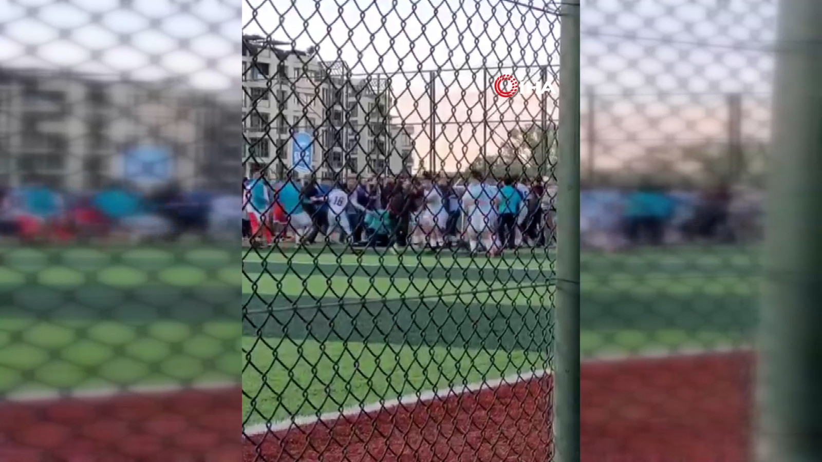 Göktürkspor U16 maçında saha karıştı