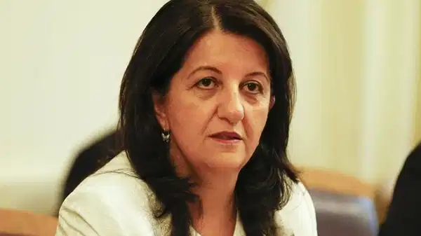 ‘Öcalan medyanın dilinden rahatsız’ demişti… DEM Partili Pervin Buldan’dan geri adım: ‘Sözlerim çarpıtıldı, basının asla susturulmasını istemem’ – Son Dakika Siyaset Haberleri