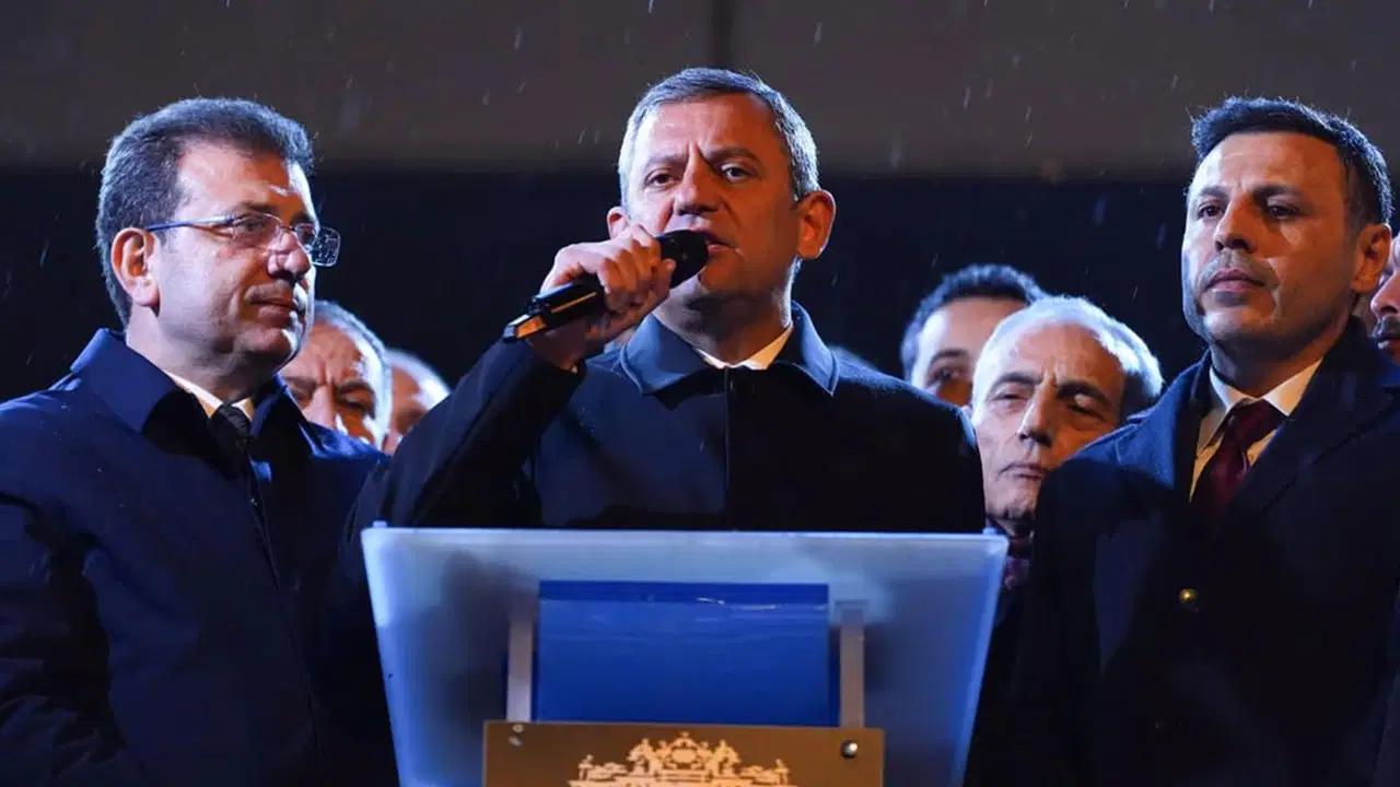 Özgür Özel ve Ekrem İmamoğlu’nun mesajı İstanbul’da okundu: ‘Milletin vermediği meşruiyeti…’ – Son Dakika Siyaset Haberleri Özgür Özel ve Ekrem İmamoğlu’nun mesajı İstanbul’da okundu: ‘Milletin vermediği meşruiyeti…’ – Son Dakika Siyaset Haberleri