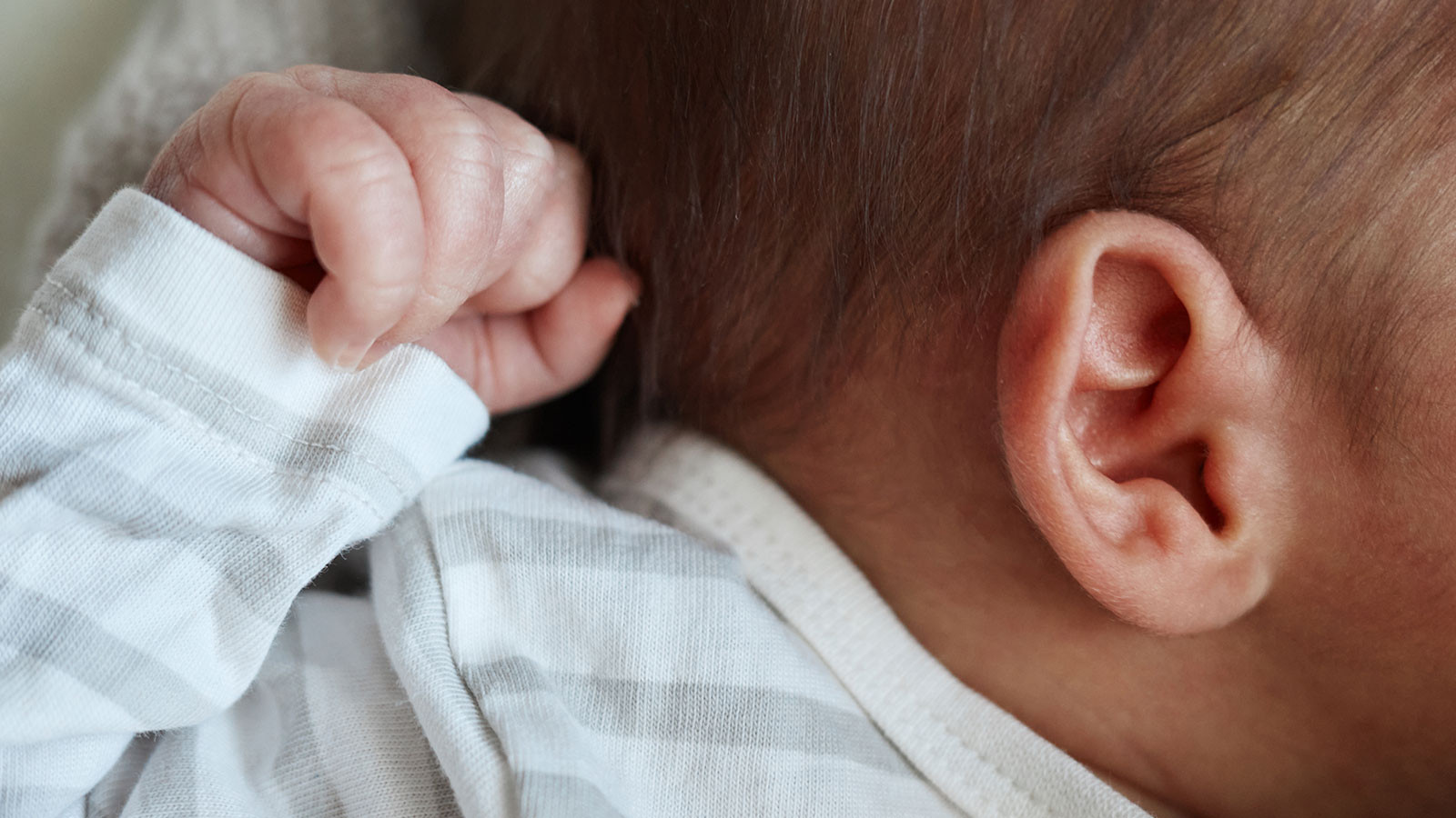 Çocuklarda işitme kaybına yol açabilen orta kulak iltihabının belirtileri neler? Çocuklarda işitme kaybına yol açabilen orta kulak iltihabının belirtileri neler?