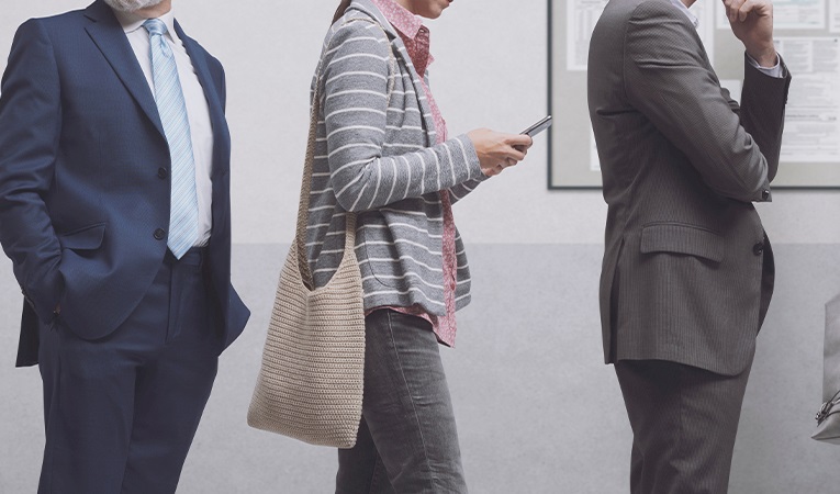 İngiltere’de işsizlik beklentilerin üzerinde artış gösterdi