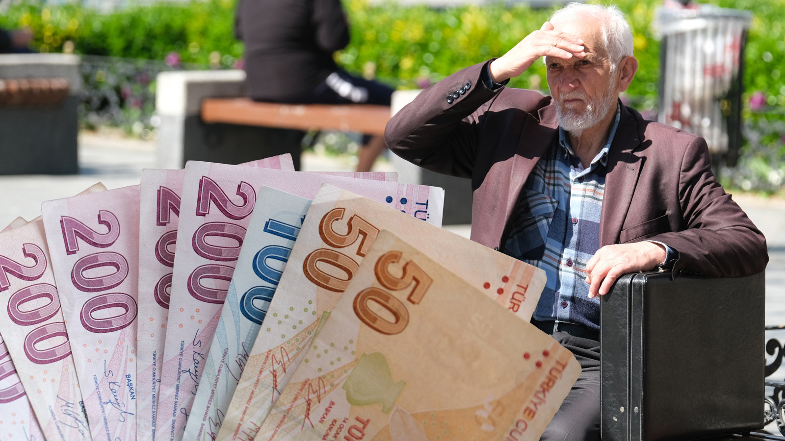 Emekliye soğuk duş! Kimlerin maaşından yüzde 25 kesinti yapılacak?