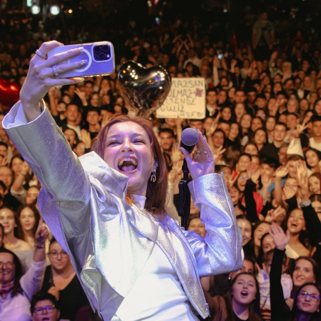 Güliz Ayla’dan Cumhuriyet coşkusu!