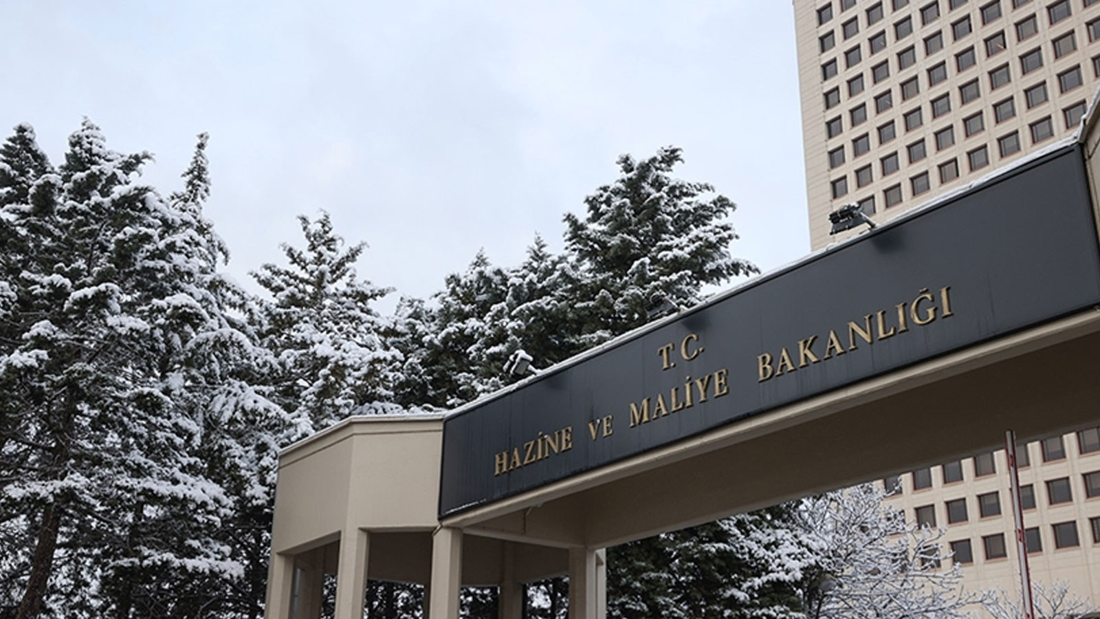 Hazine 15,5 milyar TL borçlandı