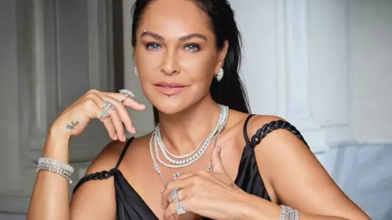 Hülya Avşar’dan cesur imaj değişikliği! Kaküllü yeni hali sosyal medyada gündem oldu Hülya Avşar’dan cesur imaj değişikliği! Kaküllü yeni hali sosyal medyada gündem oldu