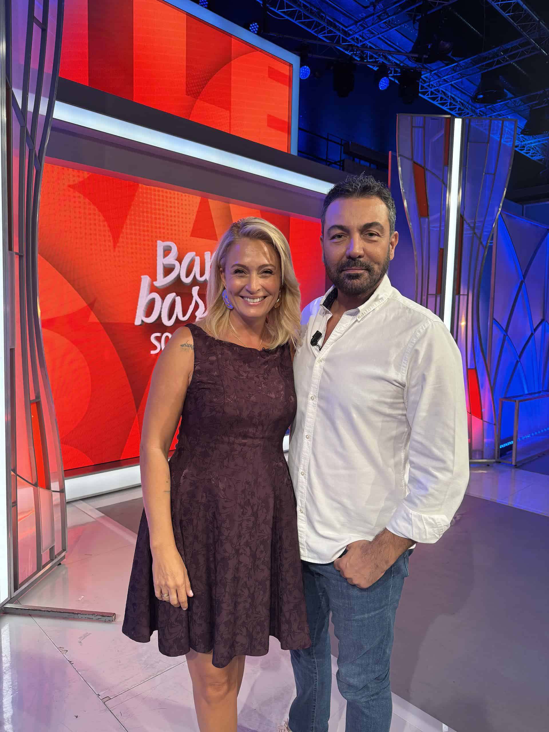 Ceyda Düvenci, Bambaşka Sohbetler’de oyuncu Saruhan Hünel’i konuk etti!