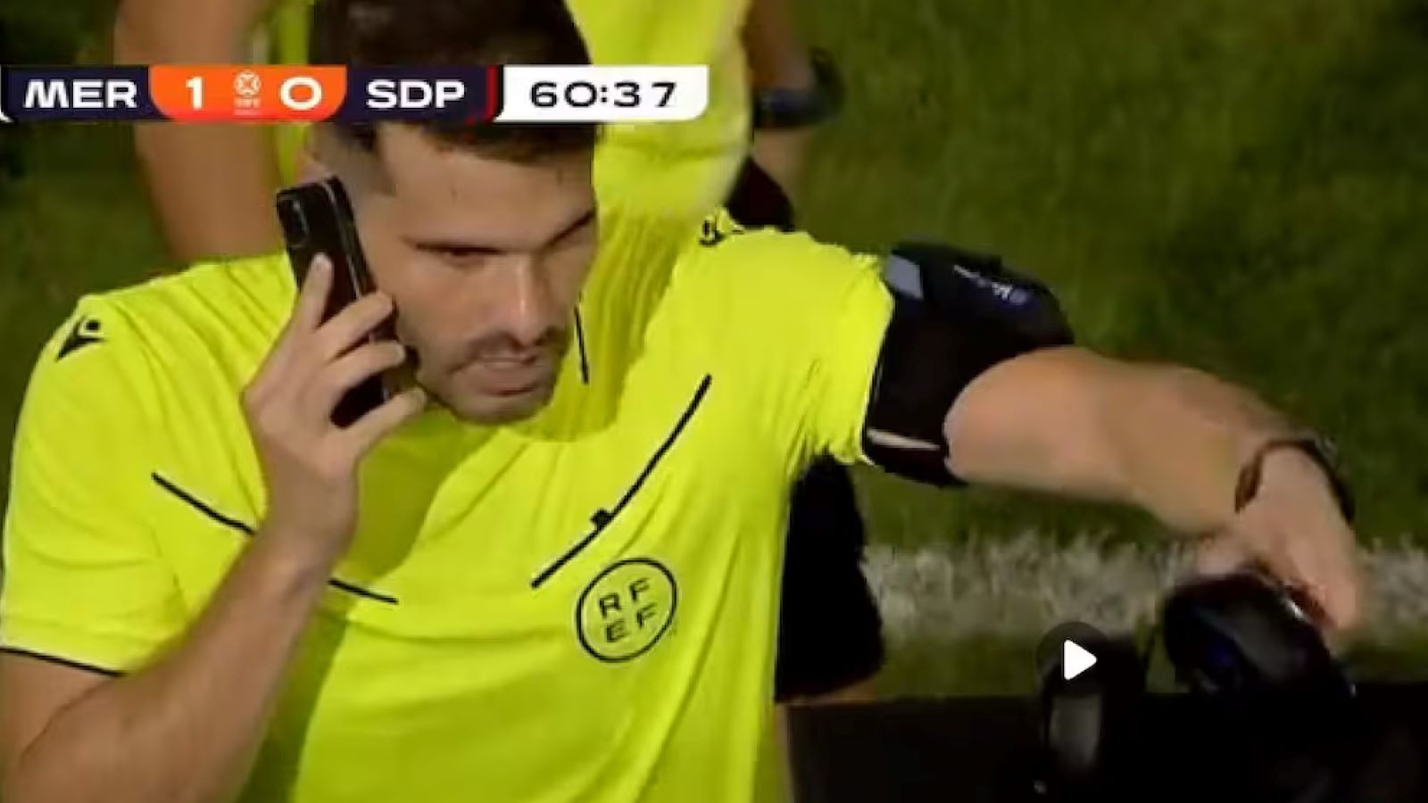 İspanya'da gerçeküstü VAR uygulaması: Alo, ben maçın hakemi! İspanya'da gerçeküstü VAR uygulaması: Alo, ben maçın hakemi!