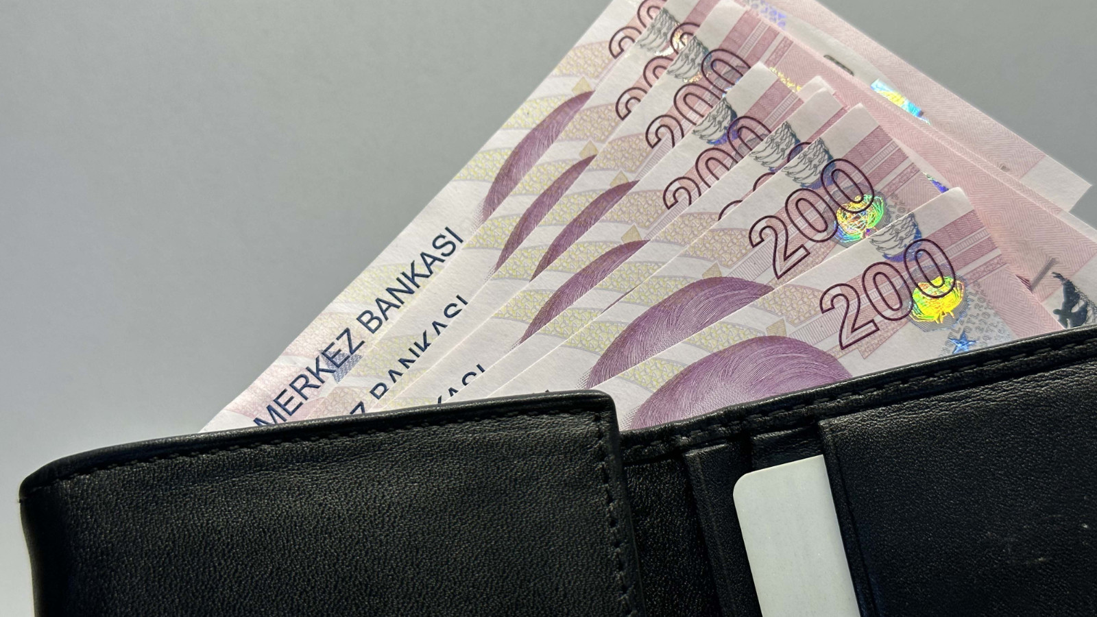 Kayıt dışı ekonomiyle mücadele için 8,3 milyar lira ayrıldı Kayıt dışı ekonomiyle mücadele için 8,3 milyar lira ayrıldı