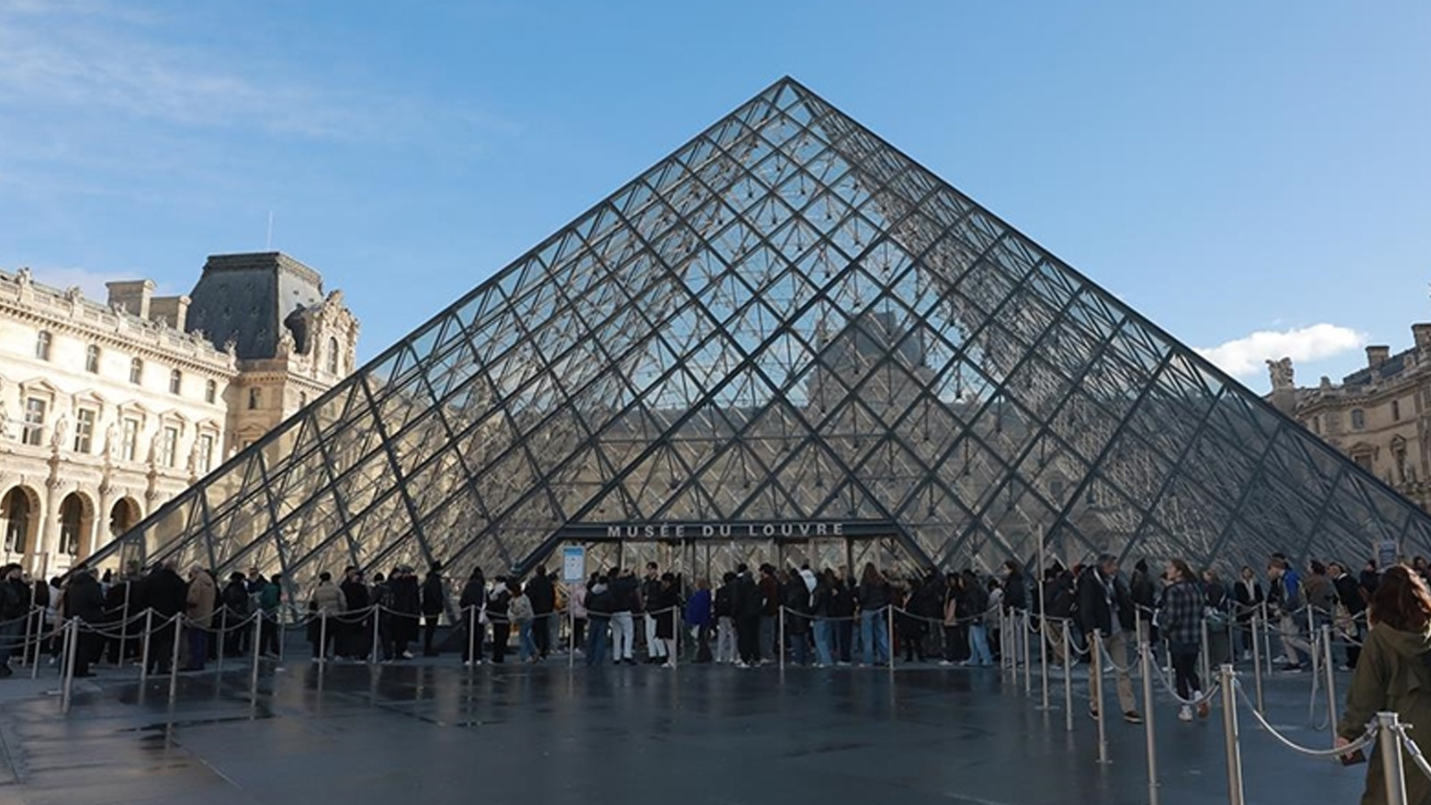 Louvre Müzesi’ndeki şok soygunda maddi kaybın boyutu belli oldu