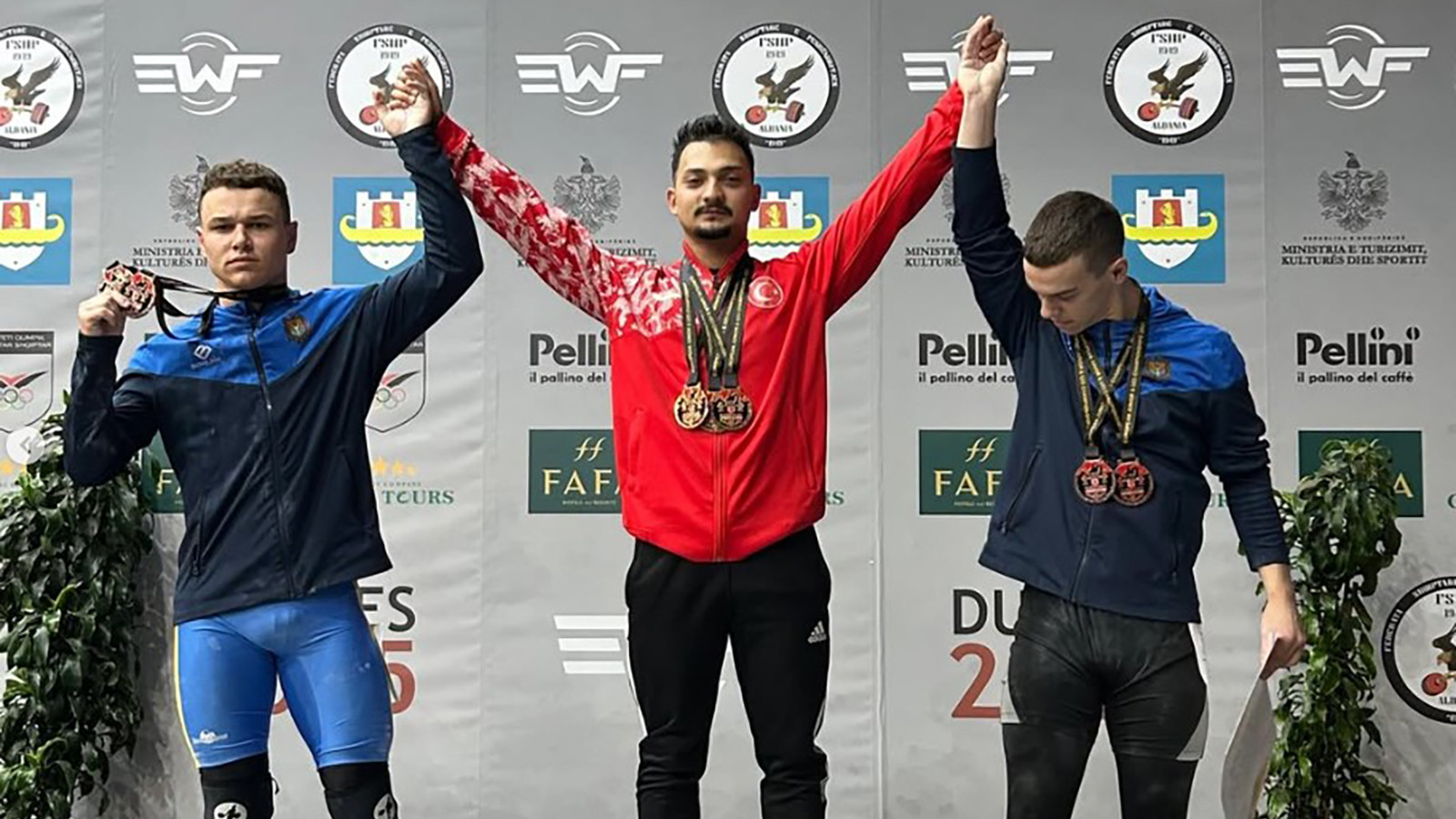 Milli halterci Mustafa Eliş, 3 altın madalyayla gençler Avrupa şampiyonu oldu