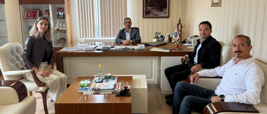 Bilişim Teknolojileri Eğitimcileri’nden Türk Eğitim-Sen’e Ziyaret Bilişim Teknolojileri Eğitimcileri’nden Türk Eğitim-Sen’e Ziyaret
