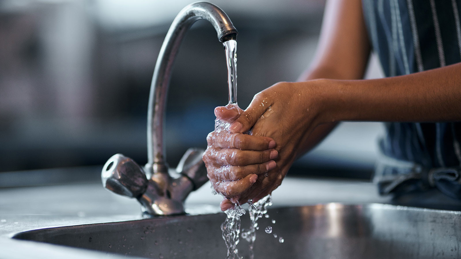 Kesintiden sonra şebekeden akan ilk su sağlıklı değil, özellikle risk grubundakiler dikkatli olmalı Kesintiden sonra şebekeden akan ilk su sağlıklı değil, özellikle risk grubundakiler dikkatli olmalı