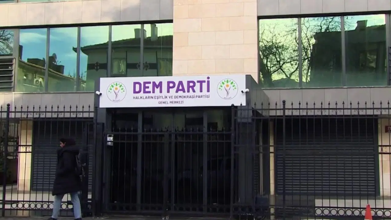 DEM Parti’den Kocaeli’deki Yangınla İlgili Açıklama DEM Parti’den Kocaeli’deki Yangınla İlgili Açıklama