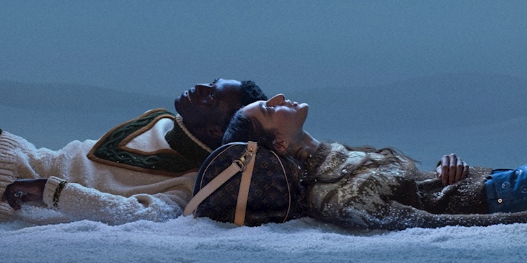 Louis Vuitton’un Yeni Kampanyası Seyahat Temasını İşliyor