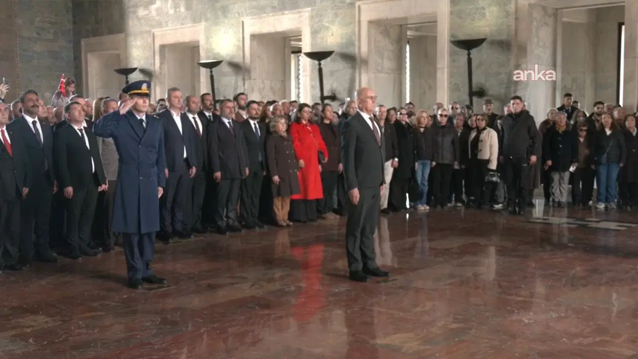 CHP Ankara İl Başkanlığı Anıtkabir’i Ziyaret Etti