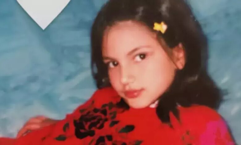 Almeda Abazi çocukluk fotoğrafını paylaştı