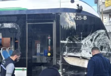 Kocaeli’de çöp kamyonu ile tramvay çarpıştı, üç yaralı