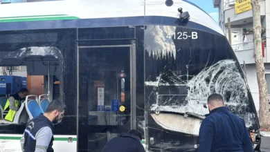 Kocaeli’de çöp kamyonu ile tramvay çarpıştı, üç yaralı