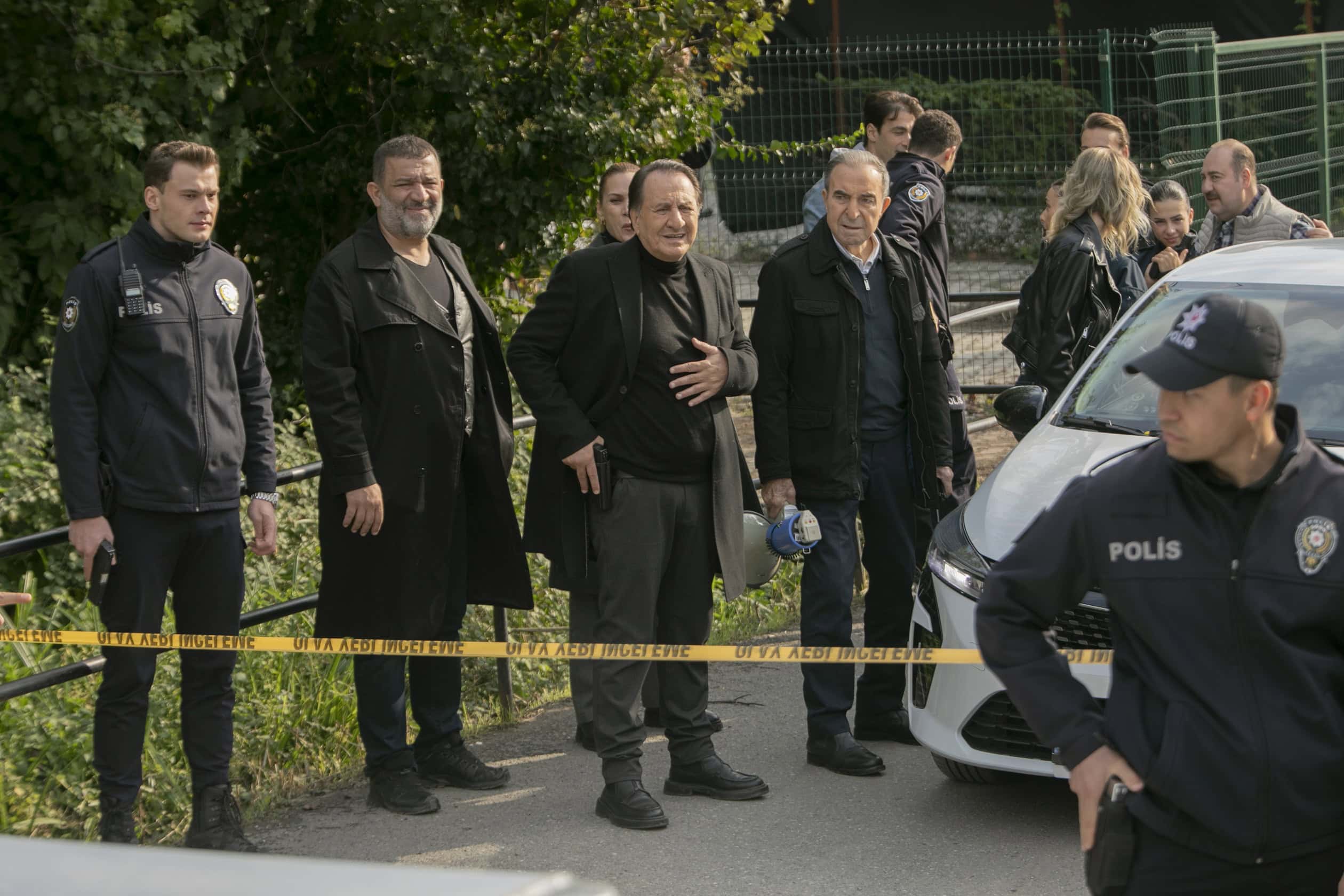 Arka Sokaklar 725. Bölümde Ali fırsattan istifade Pınar’ı kaçırdı! Rıza Baba Ali’ye belki de son şansını tanıdı!