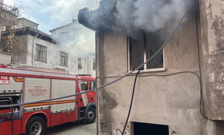 Ordu’da Metruk Evde Yangın Çıktı, İtfaiye Müdahale Etti