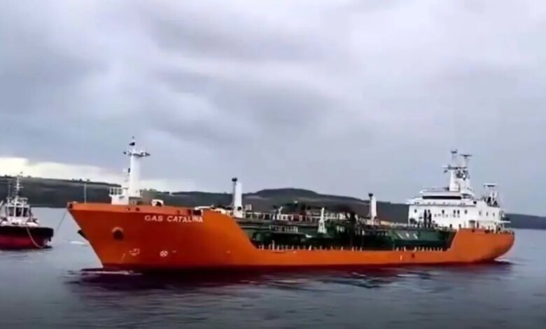 Çanakkale Boğazı’nda arızalanan tanker kurtarıldı