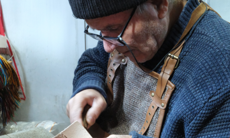 66 yıllık mesleğinde teknolojiye direniyor: Tanesi bin