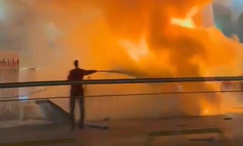 İstanbul Çekmeköy’de Akaryakıt İstasyonunda Yangın Çıktı