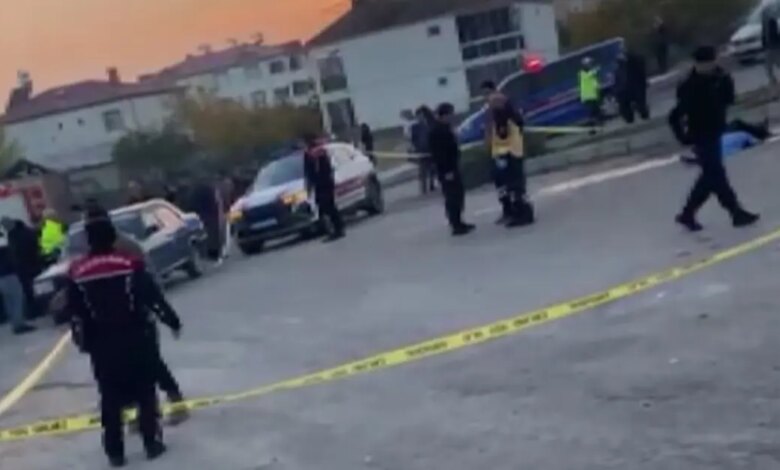 Elazığ’da traktörle otomobil çarpıştı, bir yaya hayatını