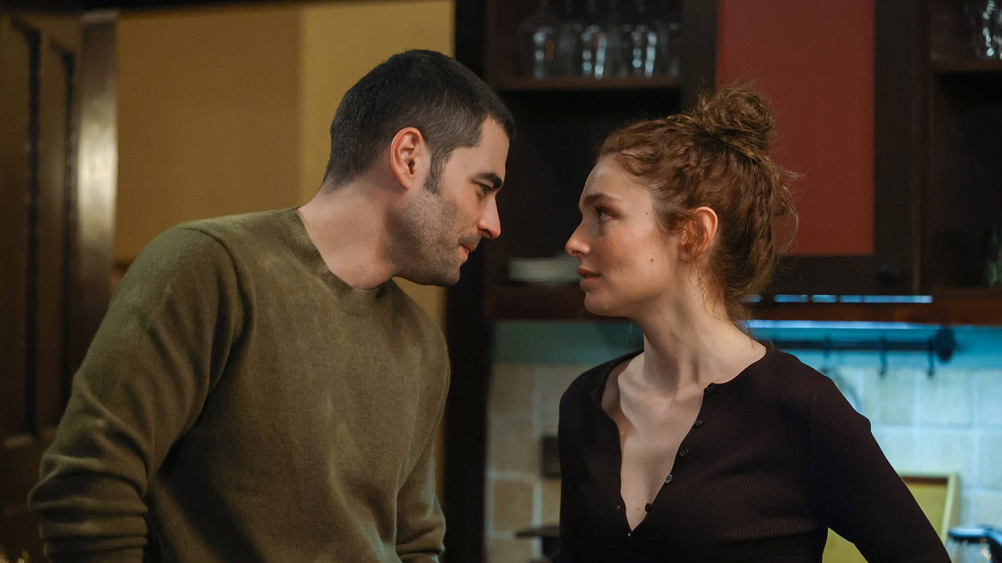 Veliaht 8. Bölümde Cennet, Gülşah’a abisinin yaşadığını söyledi! Vezir, Timur ile Reyhan’ı birlikte gördü!