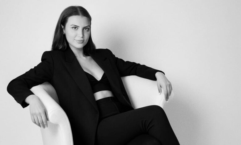 Yazar Yağmur Ertekin ile ‘Ötekileri Görmek’ Üzerine Söyleşi